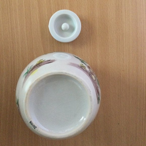 vintage Japan hand painted porcelain ceramic ginger jar with lid flower and bird - Picture 9 of 10